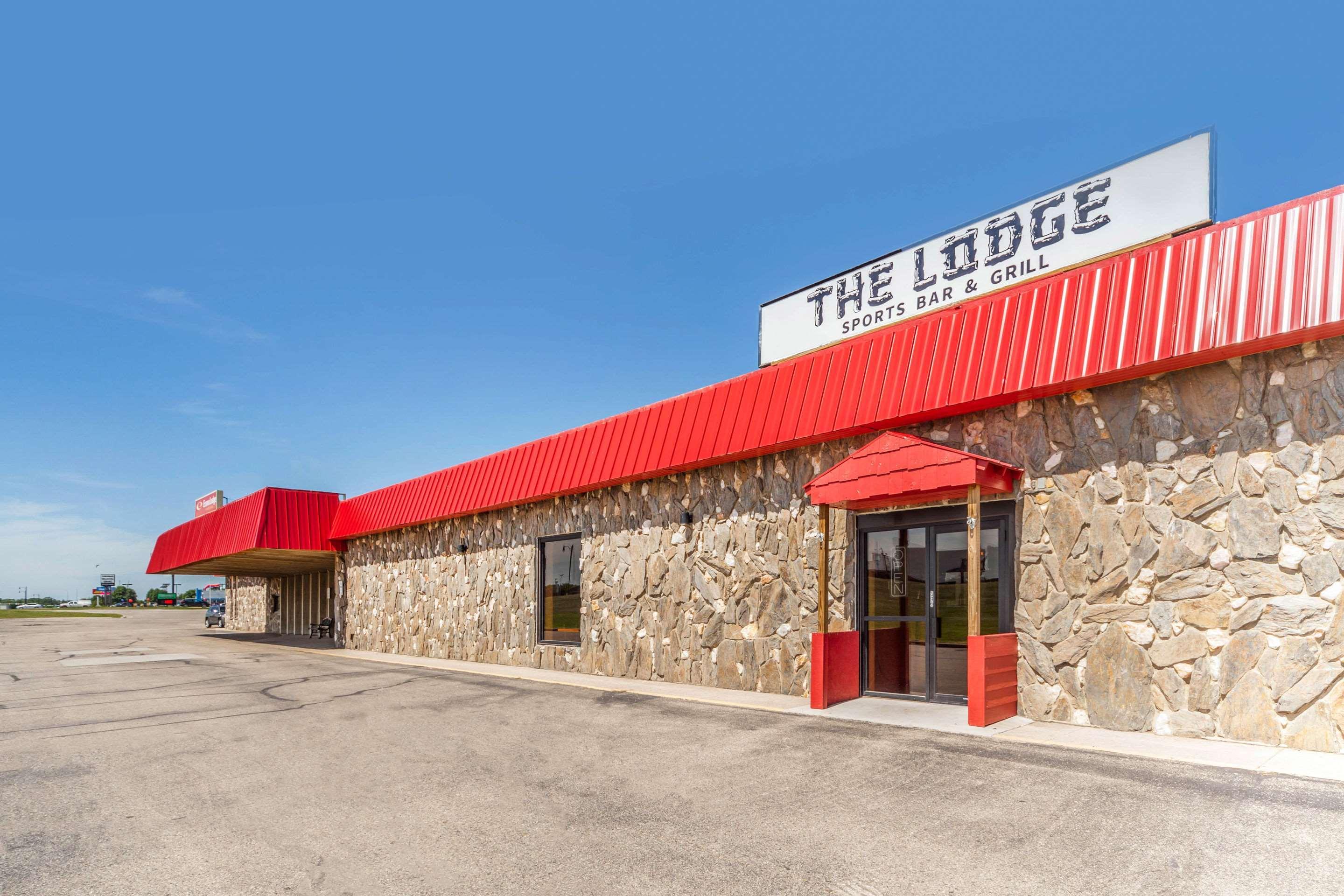 Econo Lodge Inn & Suites Brookings Eksteriør bilde